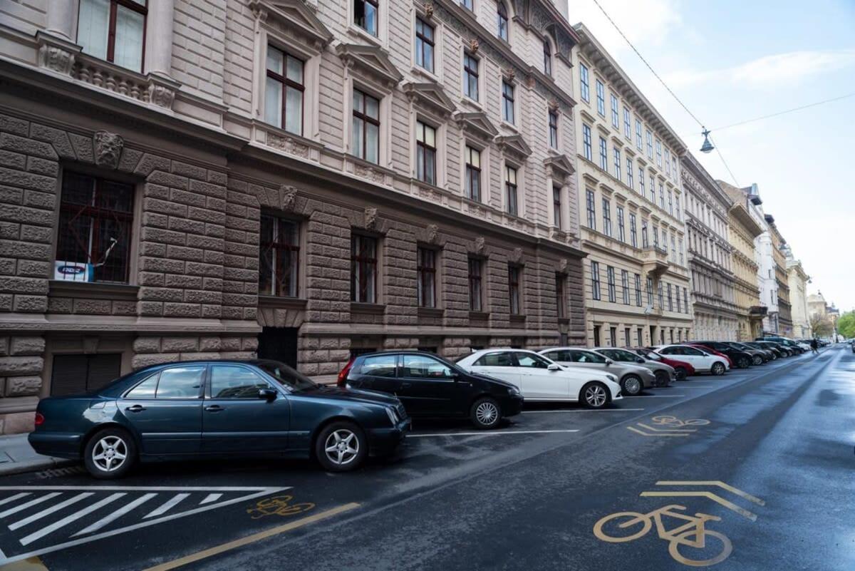Lovely Downtown Apartment Close To The Basilica Будапешт Экстерьер фото